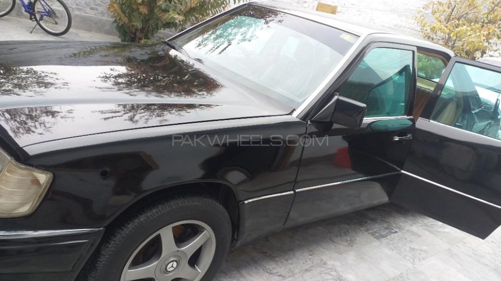 Mercedes Benz E Class 1993 for Sale in Peshawar Mercedes Benz E Class 1993 for Sale in Peshawar Image-3