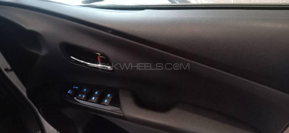 Toyota Prius 2016 for Sale in Lahore Toyota Prius 2016 for Sale in Lahore Image-10