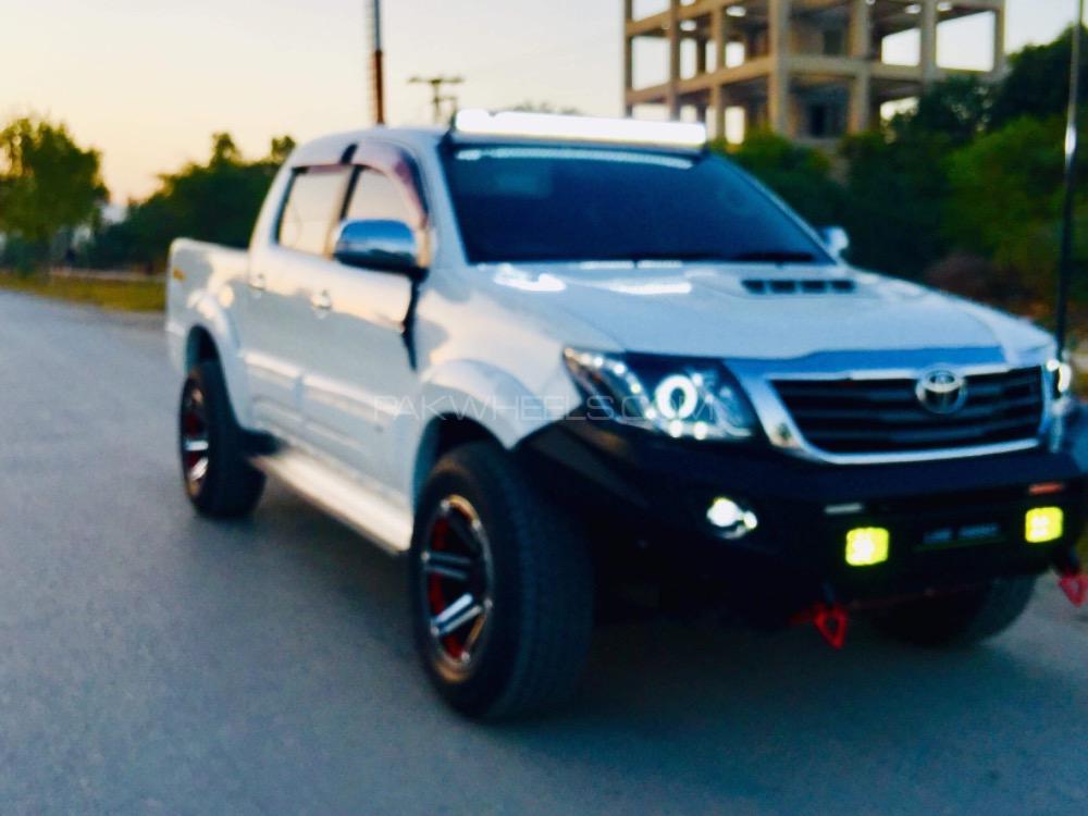 Toyota Hilux - 2015  Toyota Hilux - 2015  Image-3