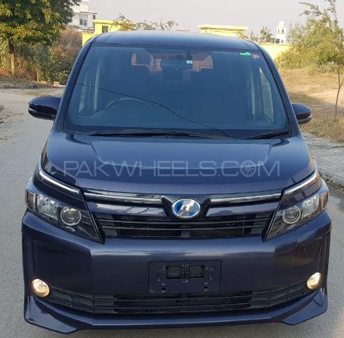 Toyota Voxy 2014 for Sale in Islamabad Image-1