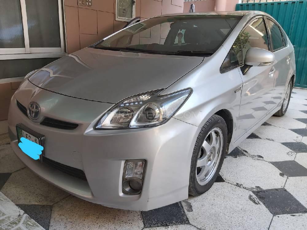 Toyota Prius Alpha 2010 for Sale in Lahore Image-1