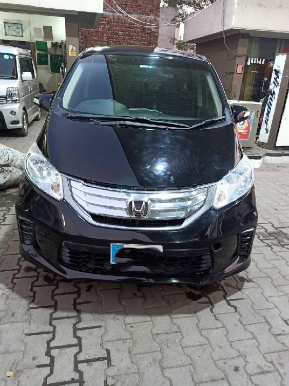 Honda Freed 2004 for Sale in Lahore Image-1