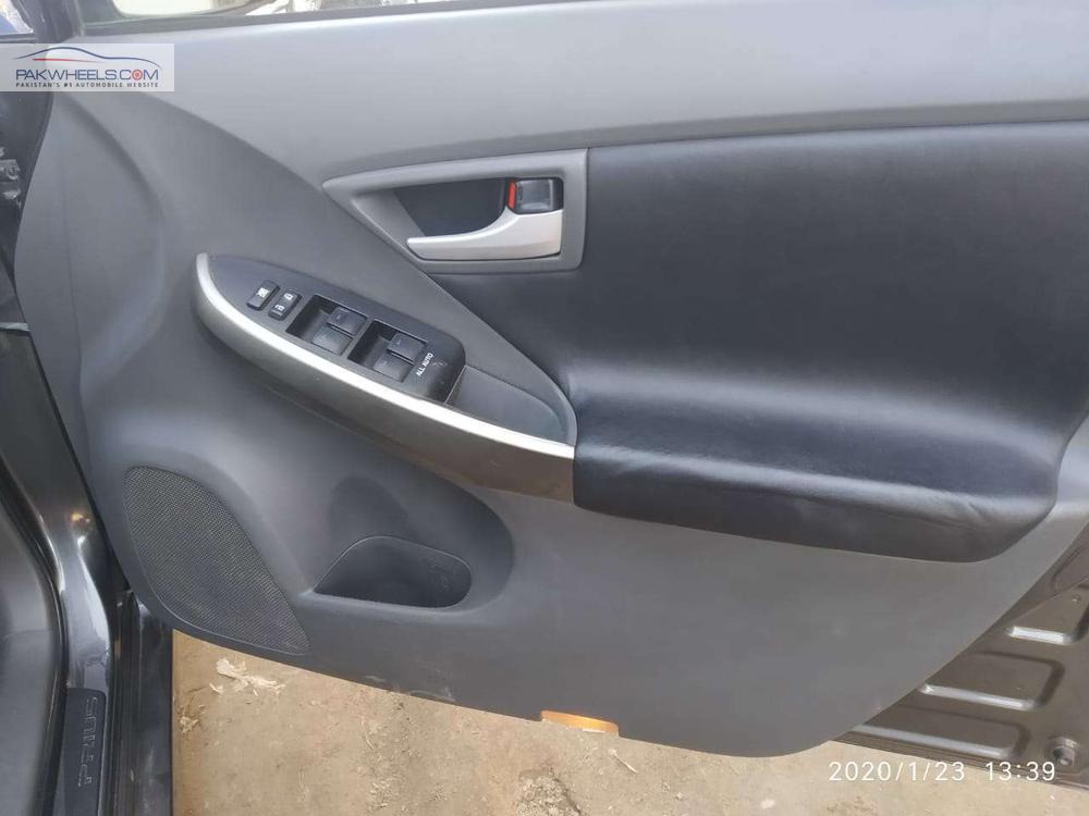 Toyota Prius 2011 for Sale in Lahore Toyota Prius 2011 for Sale in Lahore Image-12