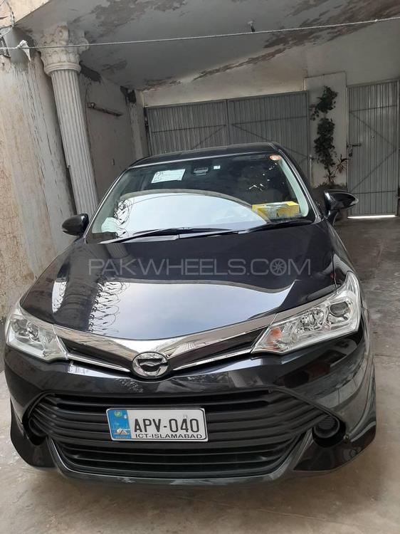 Toyota Corolla Axio 2017 for Sale in Dera ismail khan Image-1