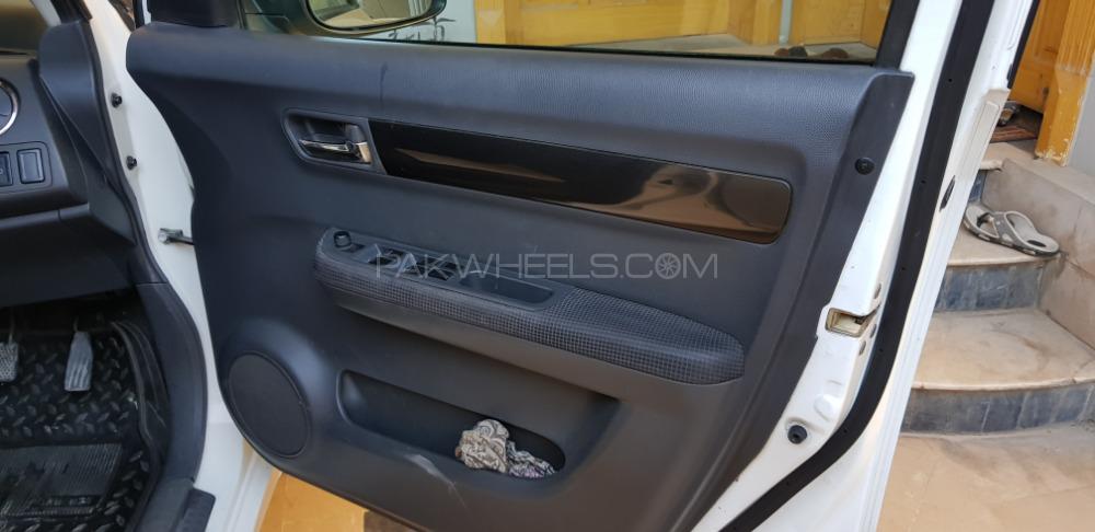 Suzuki Swift - 2014  Suzuki Swift - 2014  Image-2