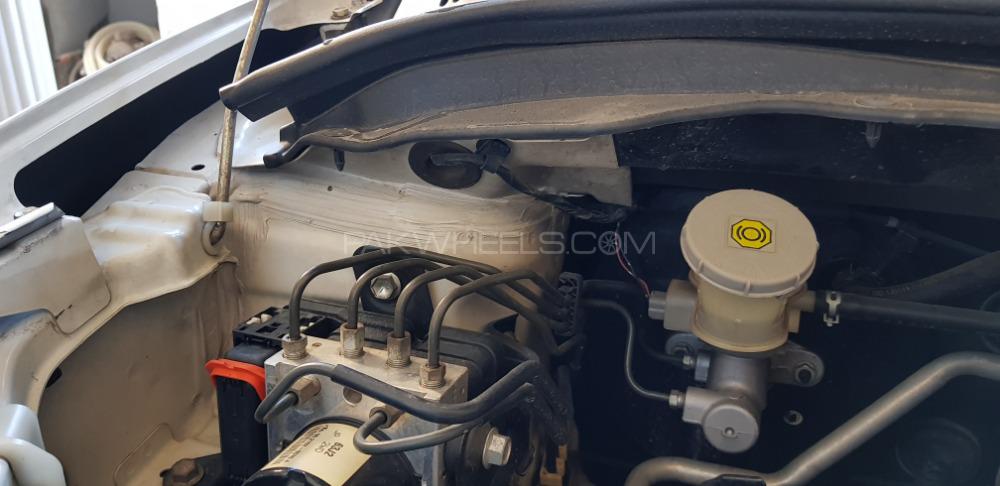 Suzuki Swift - 2014  Suzuki Swift - 2014  Image-12