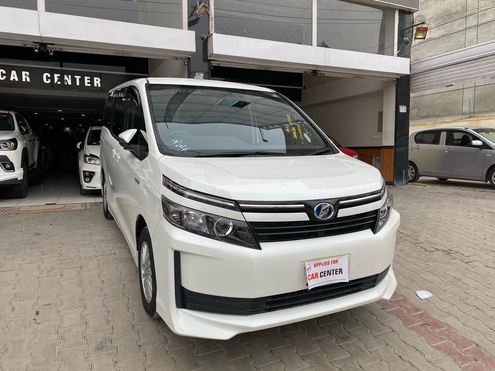 Toyota Voxy 2014 for Sale in Peshawar Image-1