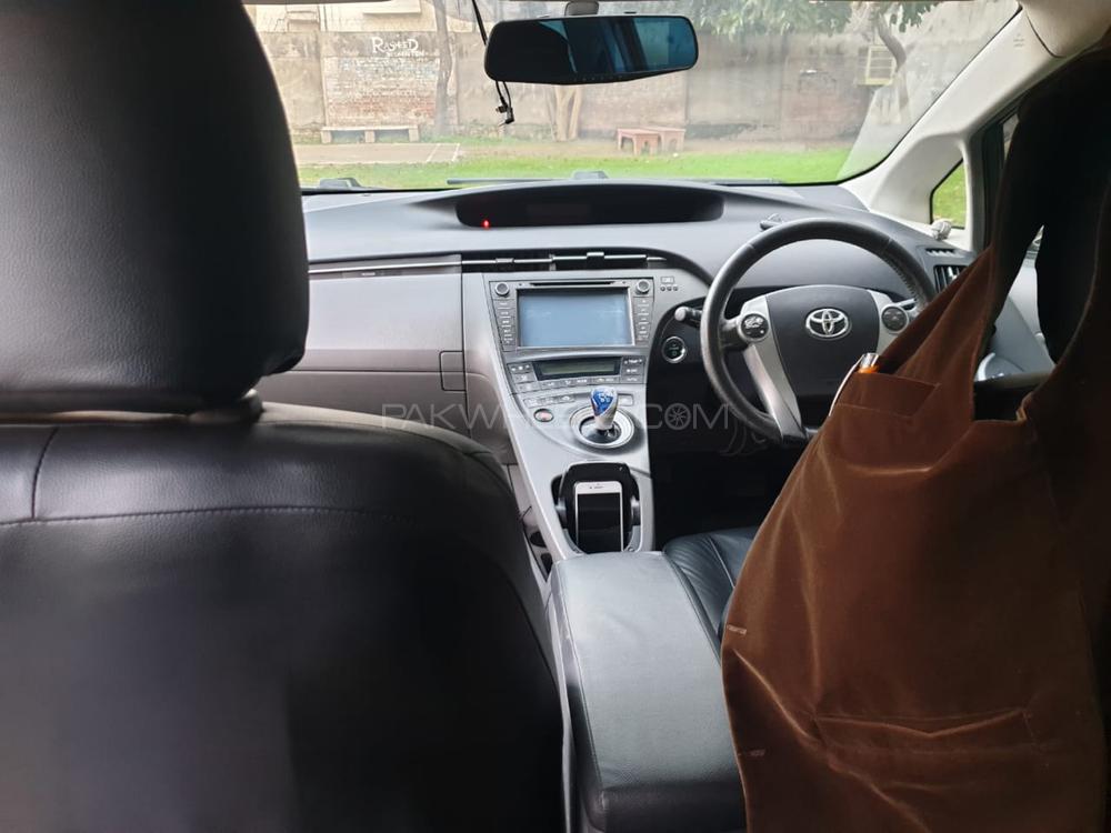 Toyota Prius 2015 for Sale in Lahore Toyota Prius 2015 for Sale in Lahore Image-7