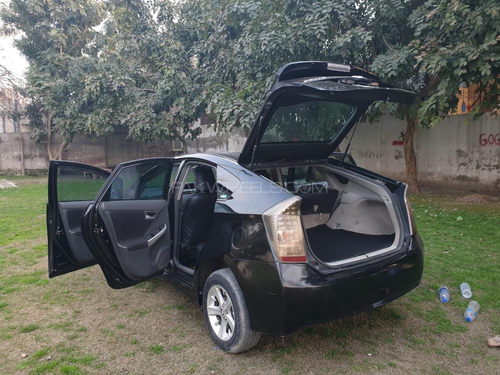 Toyota Prius 2015 for Sale in Lahore Toyota Prius 2015 for Sale in Lahore Image-15