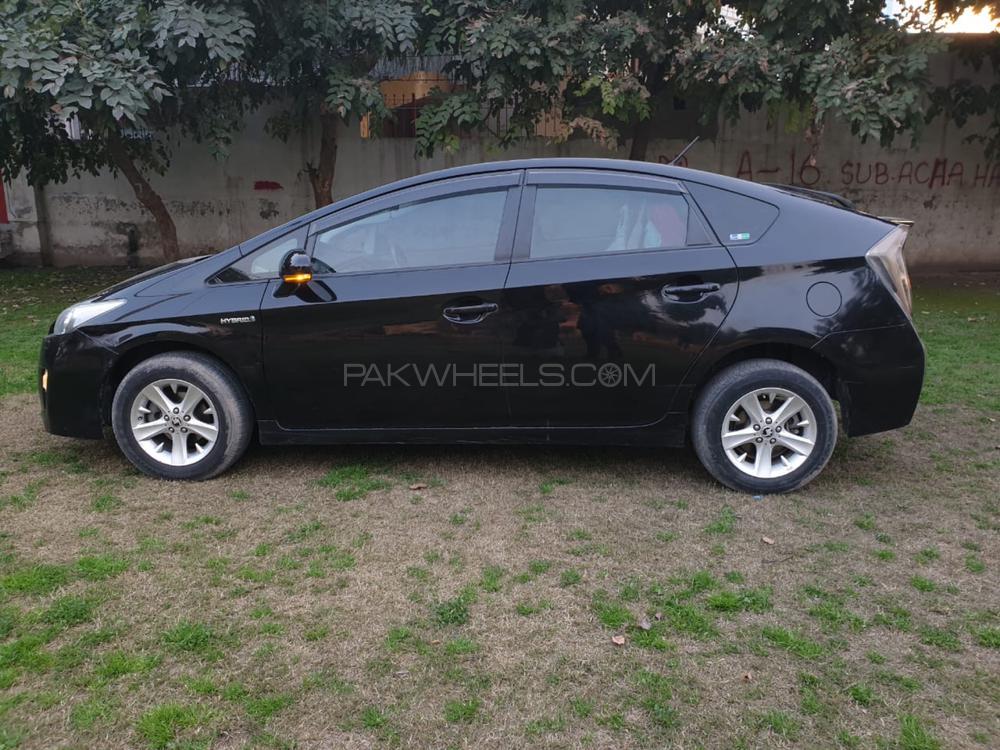 Toyota Prius 2015 for Sale in Lahore Toyota Prius 2015 for Sale in Lahore Image-17