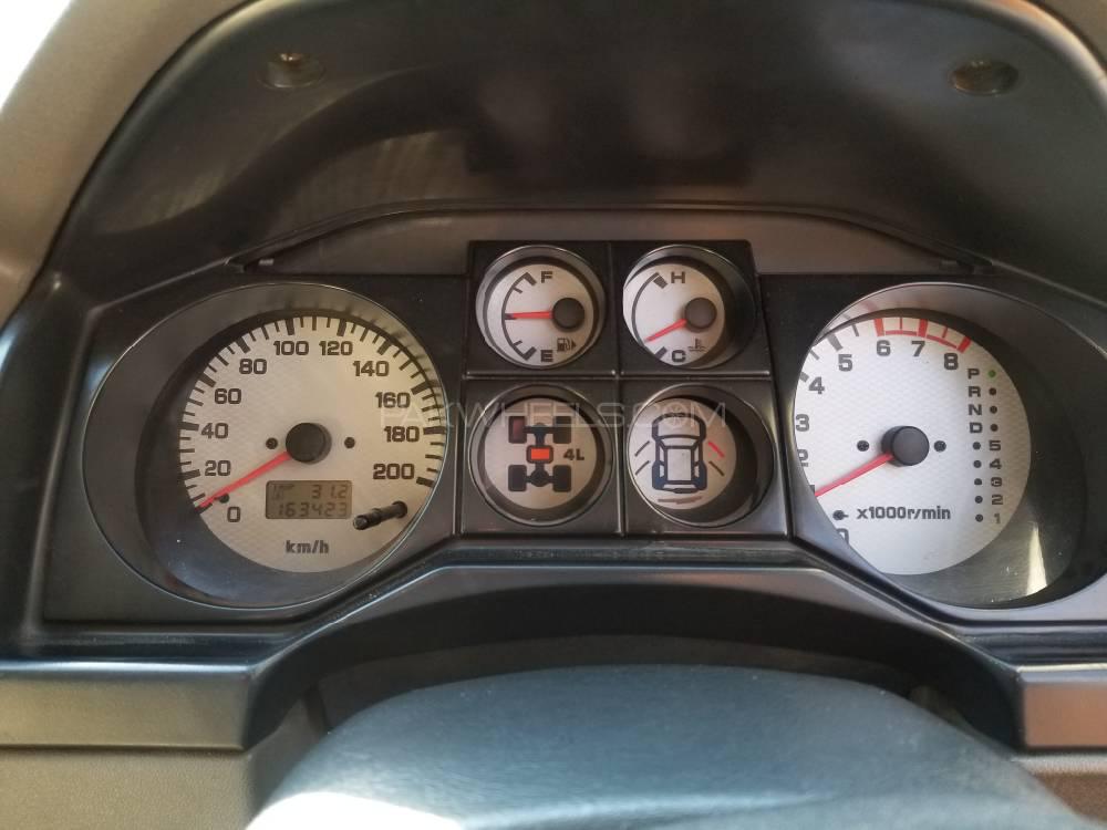 Mitsubishi Pajero 2004 for Sale in Lahore Mitsubishi Pajero 2004 for Sale in Lahore Image-6