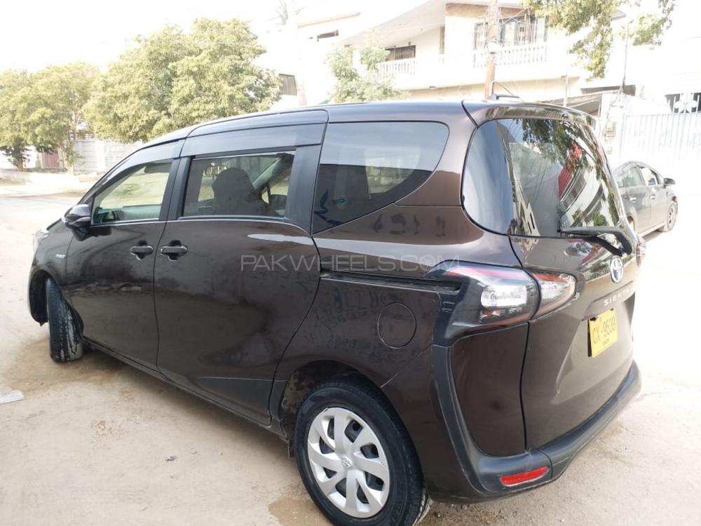 Toyota Sienta 2016 for Sale in Karachi Image-1