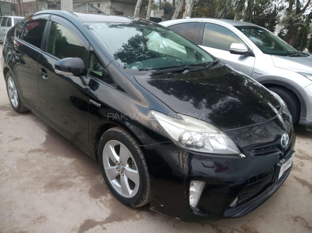 Toyota Prius 2013 for Sale in Gujranwala Toyota Prius 2013 for Sale in Gujranwala Image-2