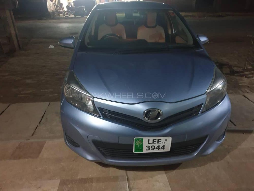 Toyota Vitz 2011 for Sale in Mian Channu Image-1