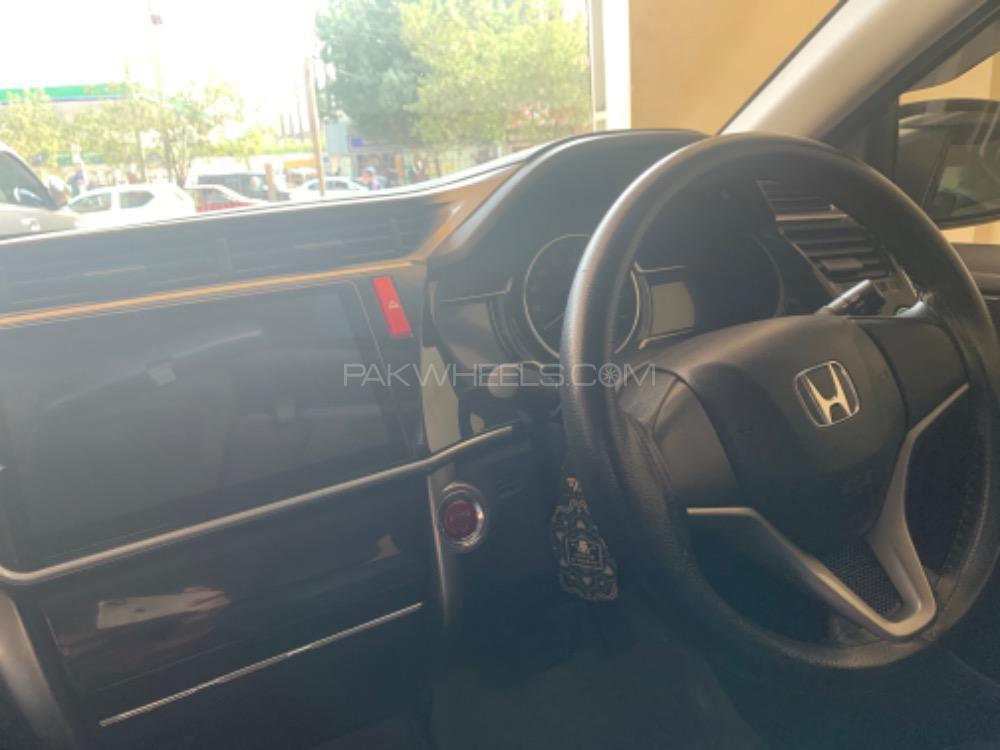 Honda Grace Hybrid 2015 for Sale in Karachi Honda Grace Hybrid 2015 for Sale in Karachi Image-9