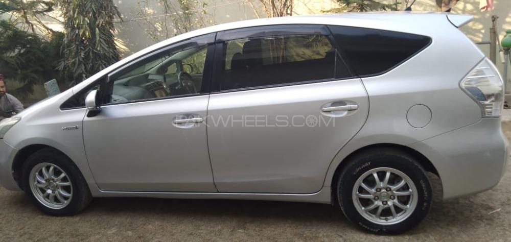 Toyota Prius Alpha 2012 for Sale in Dera ismail khan Image-1