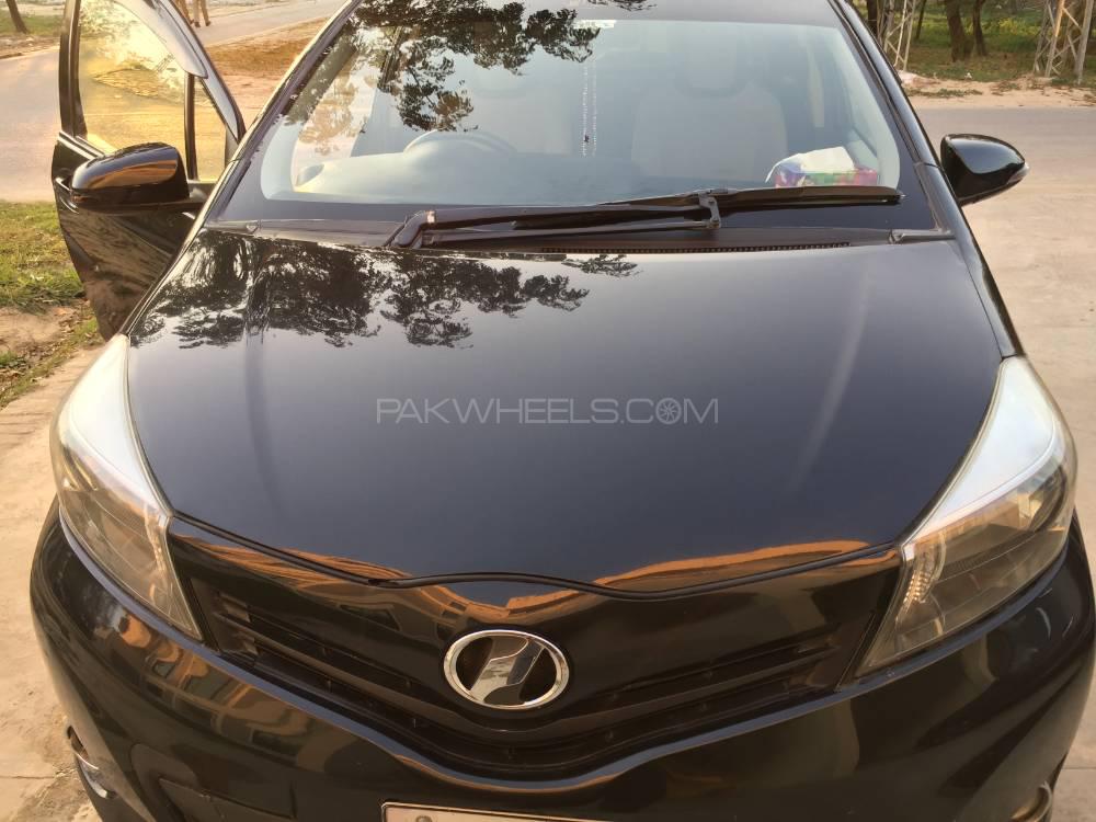 Toyota Vitz 2012 for Sale in Mansehra Image-1