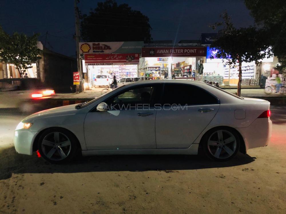 Honda Accord - 2004  Honda Accord - 2004  Image-2