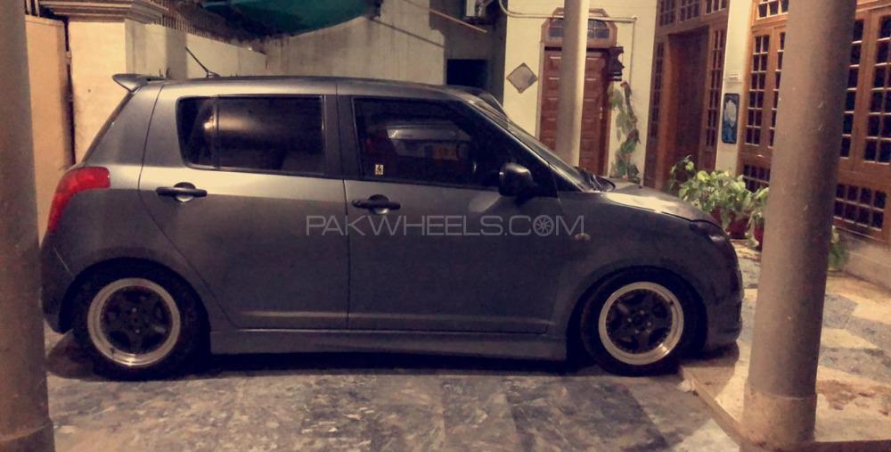 Suzuki Swift - 2012  Suzuki Swift - 2012  Image-2