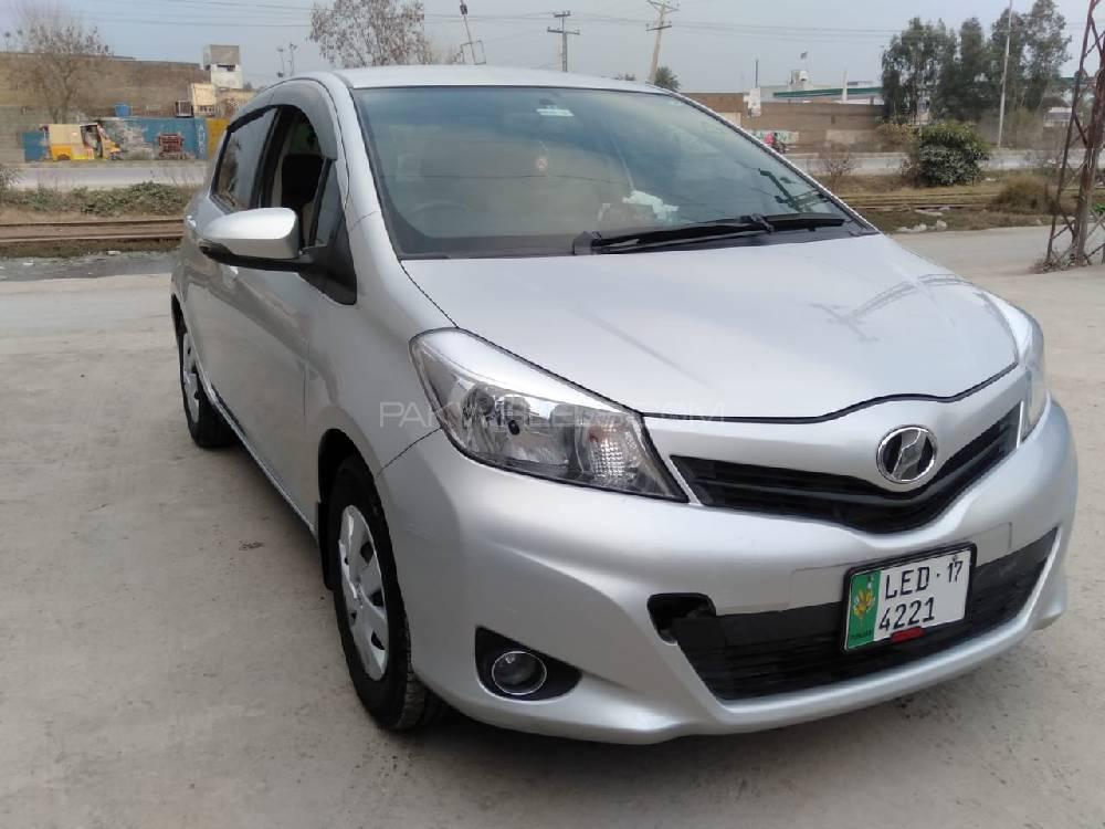 Toyota Vitz 2014 for Sale in Mardan Image-1