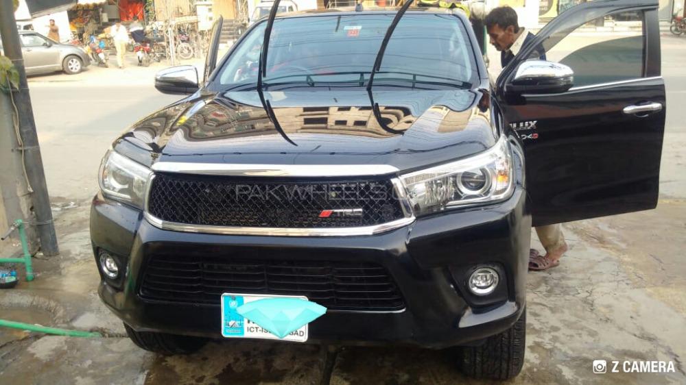 Toyota Hilux 2018 for Sale in Lahore Toyota Hilux 2018 for Sale in Lahore Image-5