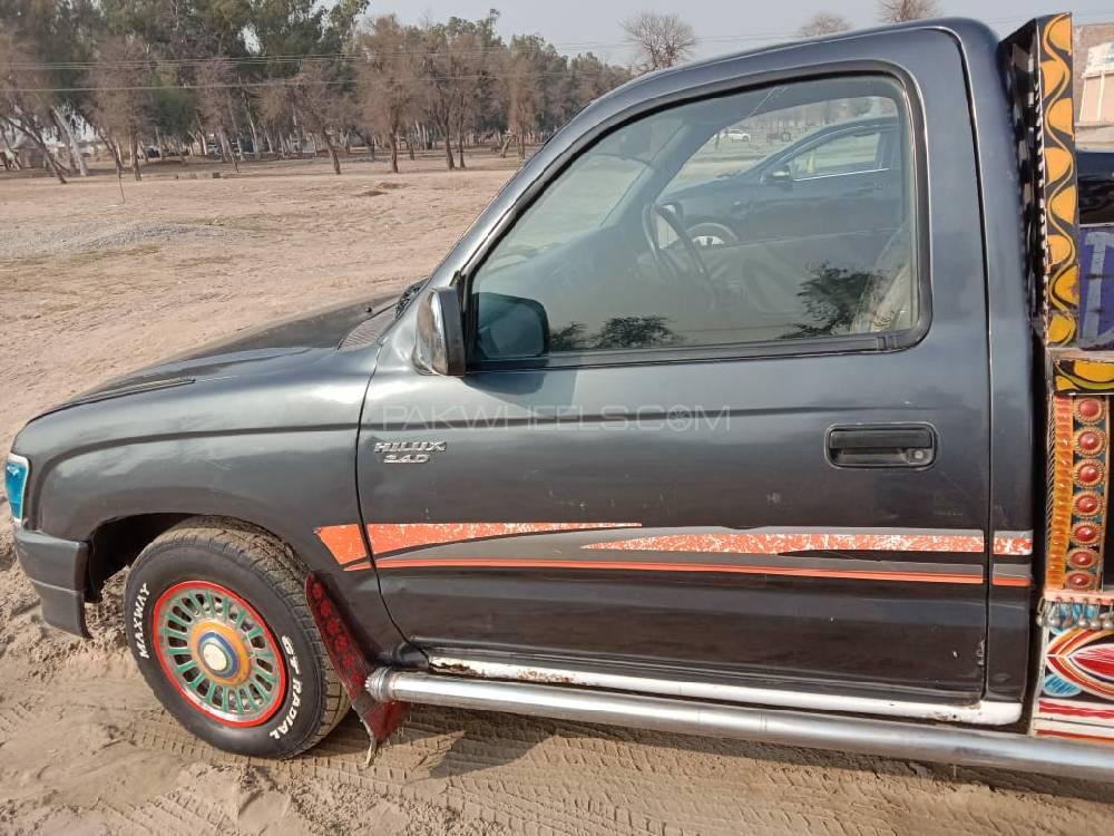 Toyota Hilux 2003 for Sale in Fateh pur Toyota Hilux 2003 for Sale in Fateh pur Image-4