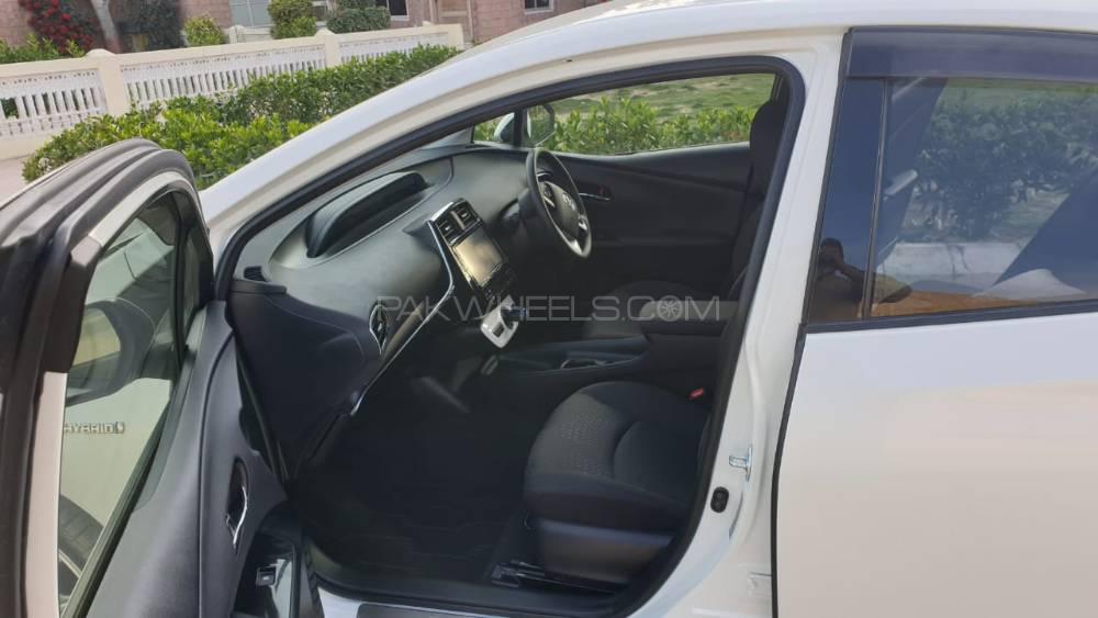 Toyota Prius 2016 for Sale in Hyderabad Toyota Prius 2016 for Sale in Hyderabad Image-8
