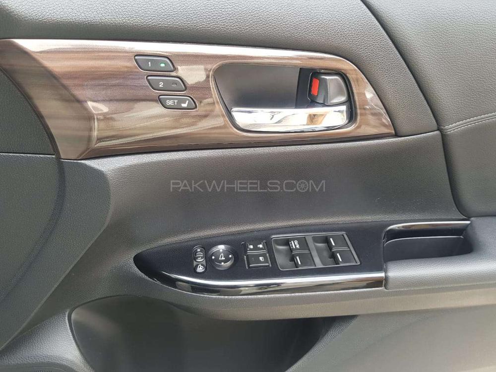 Honda Accord 2016 for Sale in Lahore Honda Accord 2016 for Sale in Lahore Image-9