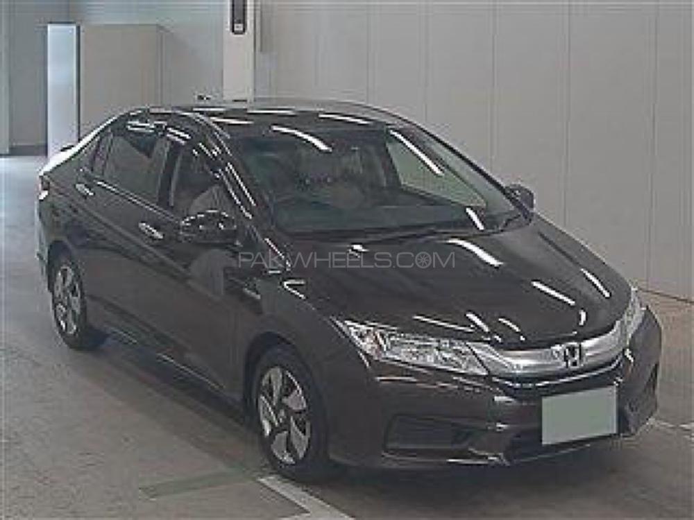 Honda Grace Hybrid 2015 for Sale in Karachi Image-1