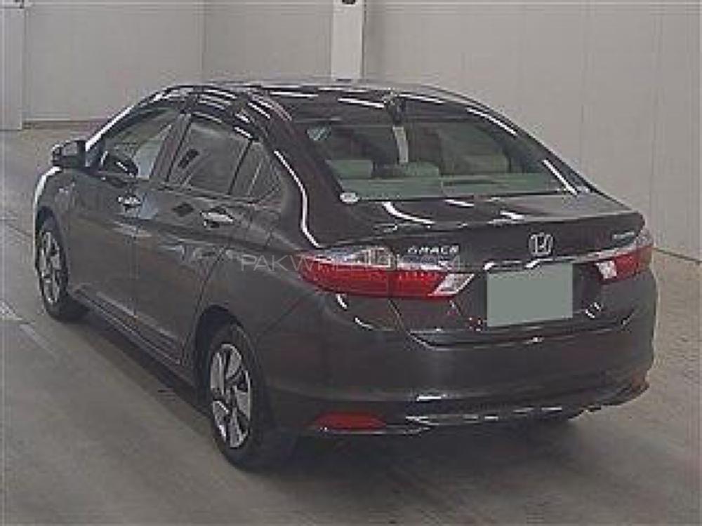 Honda grace 2015