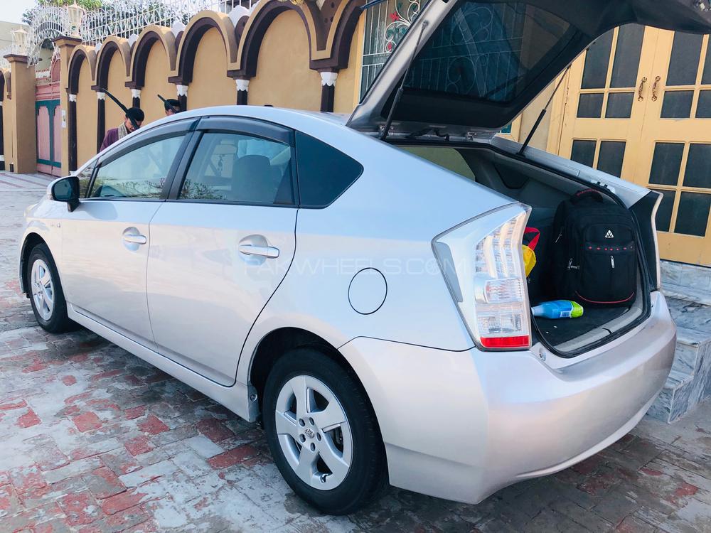 Toyota Prius 2010 for Sale in Lahore Toyota Prius 2010 for Sale in Lahore Image-11