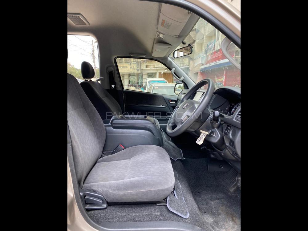 Toyota Hiace 2015 for Sale in Karachi Toyota Hiace 2015 for Sale in Karachi Image-9