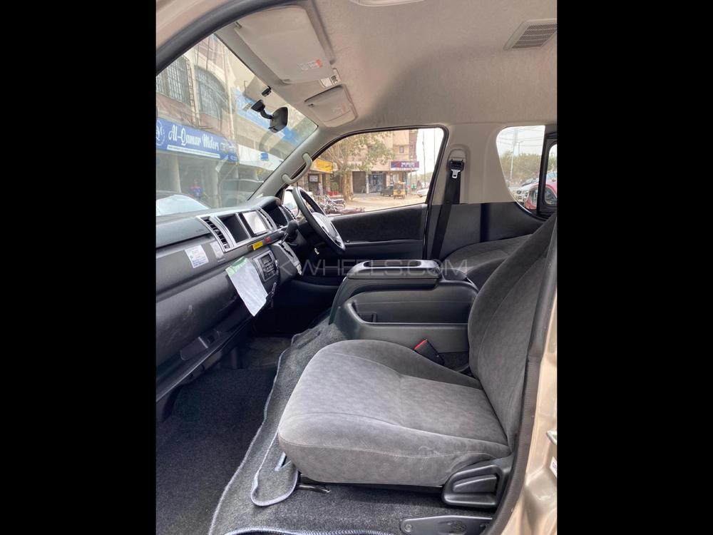 Toyota Hiace 2015 for Sale in Karachi Toyota Hiace 2015 for Sale in Karachi Image-10