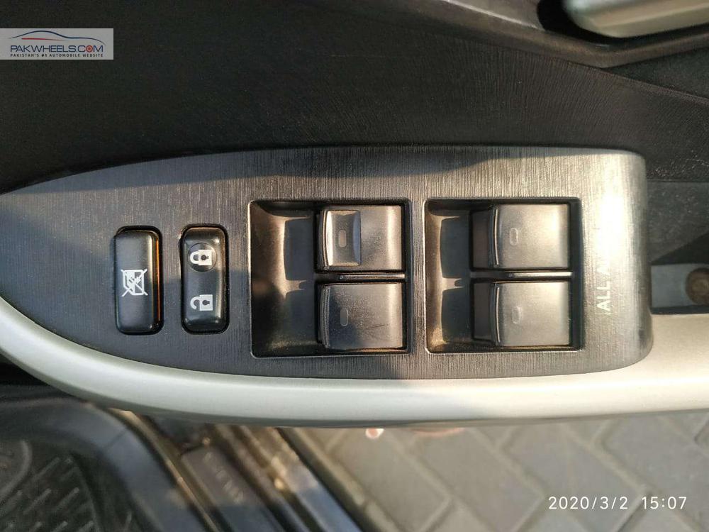 Toyota Prius 2012 for Sale in Lahore Toyota Prius 2012 for Sale in Lahore Image-15