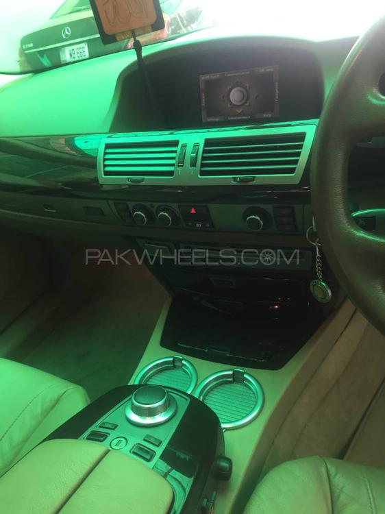 بی ایم ڈبلیو 7 سیریز 2007 for Sale in سیالکوٹ بی ایم ڈبلیو 7 سیریز 2007 for Sale in سیالکوٹ Image-6