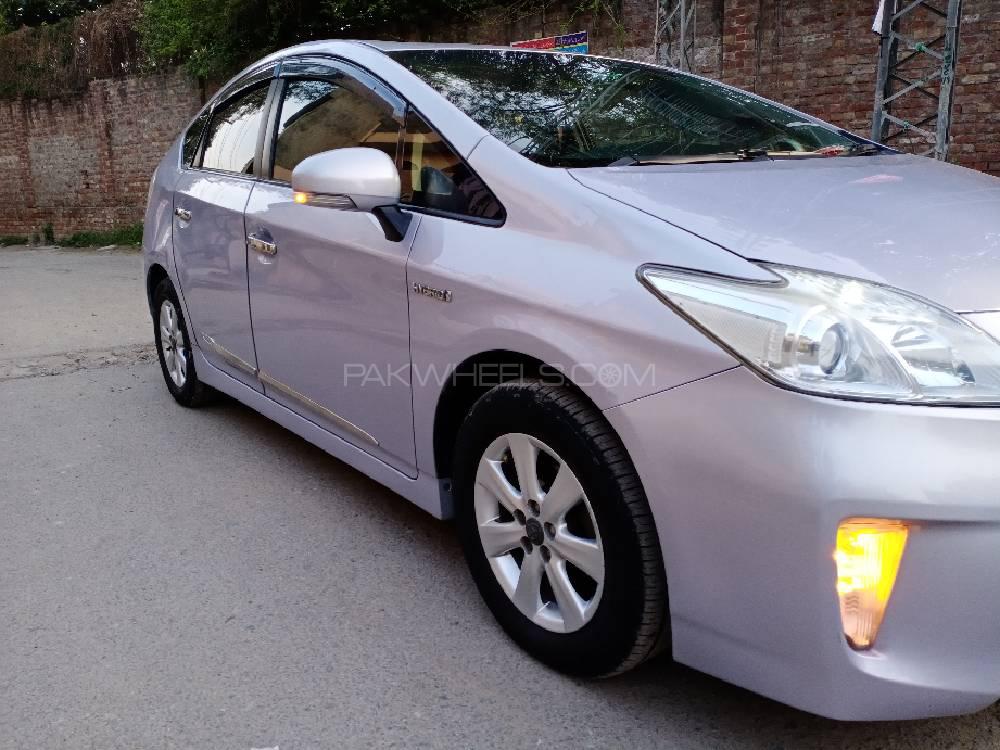 Toyota Prius 2013 for Sale in Lahore Toyota Prius 2013 for Sale in Lahore Image-4