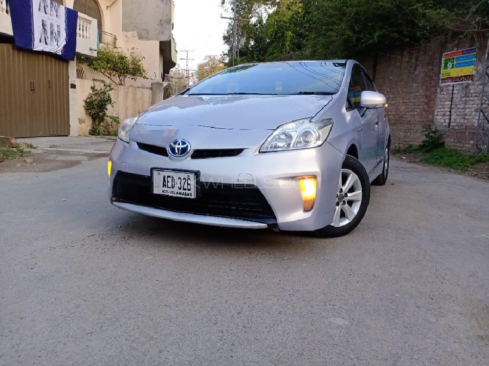 Toyota Prius 2013 for Sale in Lahore Toyota Prius 2013 for Sale in Lahore Image-2