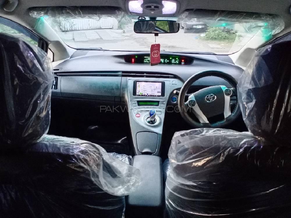 Toyota Prius 2013 for Sale in Lahore Toyota Prius 2013 for Sale in Lahore Image-10