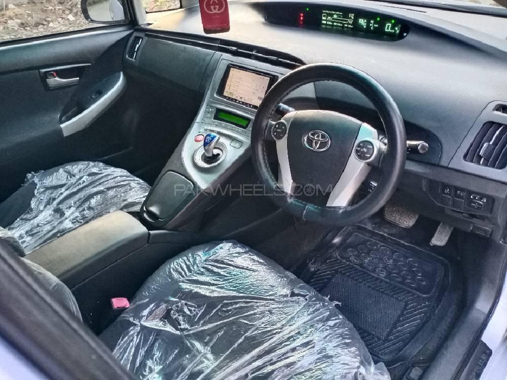 Toyota Prius 2013 for Sale in Lahore Toyota Prius 2013 for Sale in Lahore Image-12