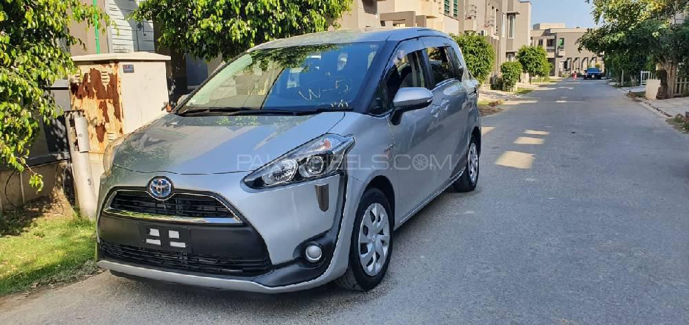 Toyota Prius Alpha 2016 for Sale in Lahore Image-1