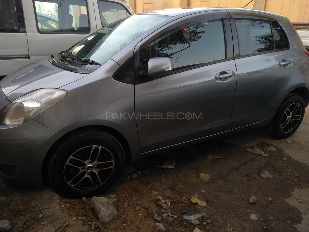 Toyota Vitz 2009 for Sale in Karachi Image-1