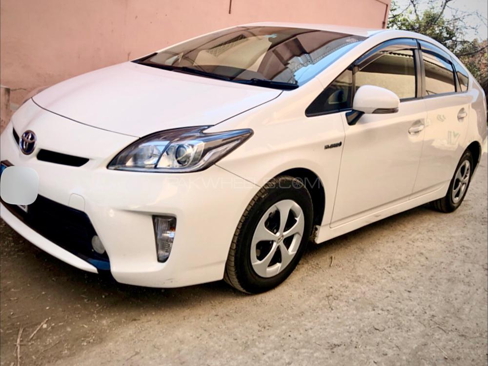 Toyota Prius 2015 for Sale in Haripur Image-1