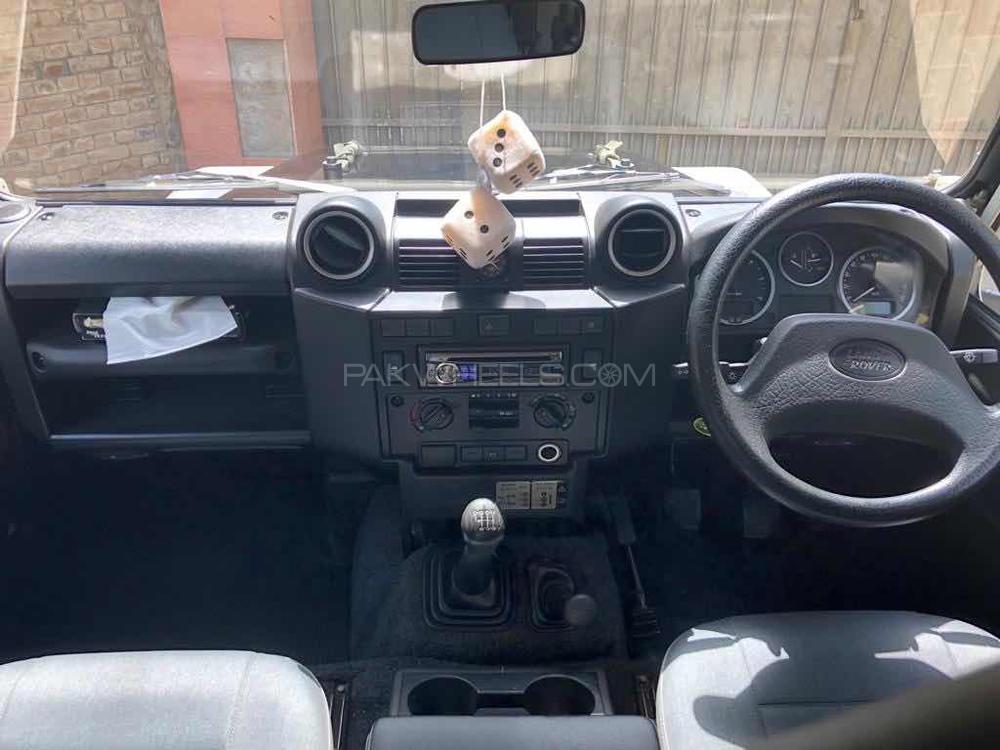 Land Rover Defender - 2015  Land Rover Defender - 2015  Image-4