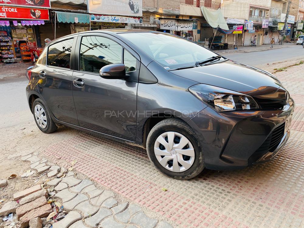 Toyota Vitz 2016 for Sale in Multan Image-1