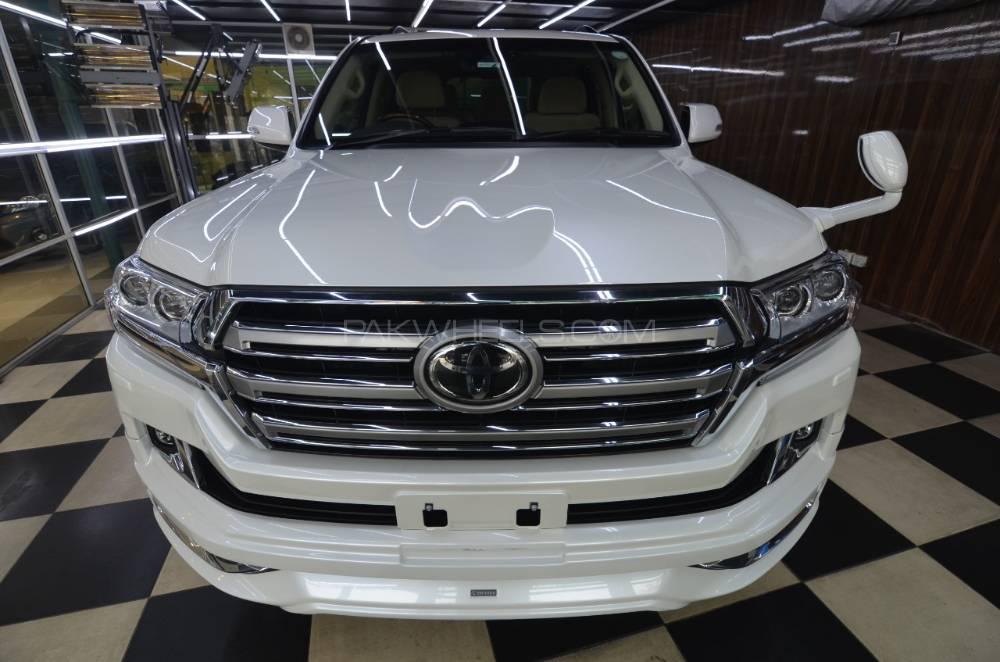 Toyota Land Cruiser 2017 for Sale in Lahore Toyota Land Cruiser 2017 for Sale in Lahore Image-3