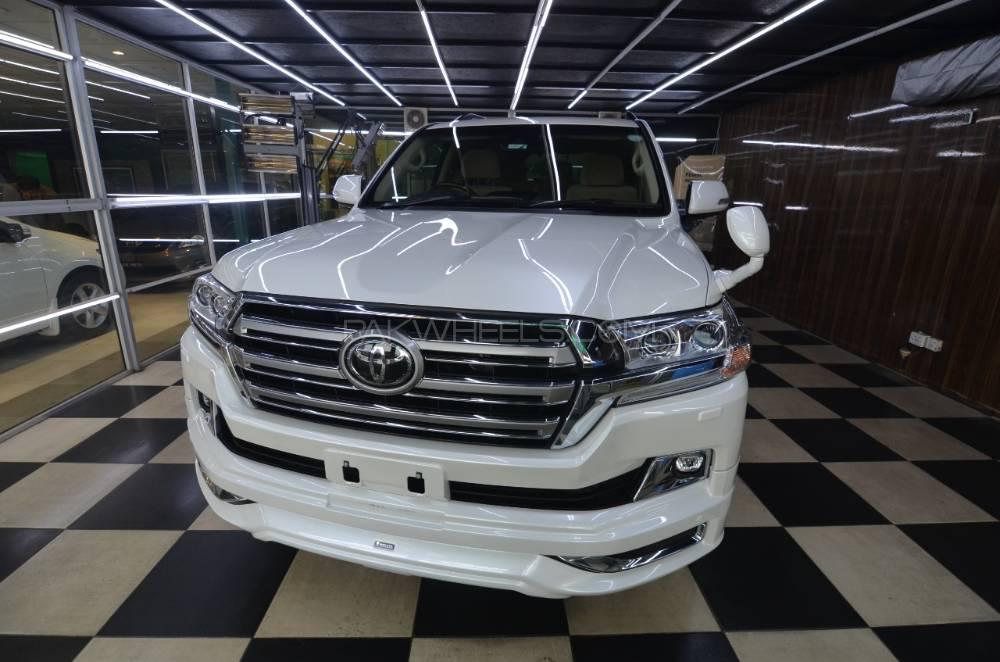 Toyota Land Cruiser 2017 for Sale in Lahore Toyota Land Cruiser 2017 for Sale in Lahore Image-4