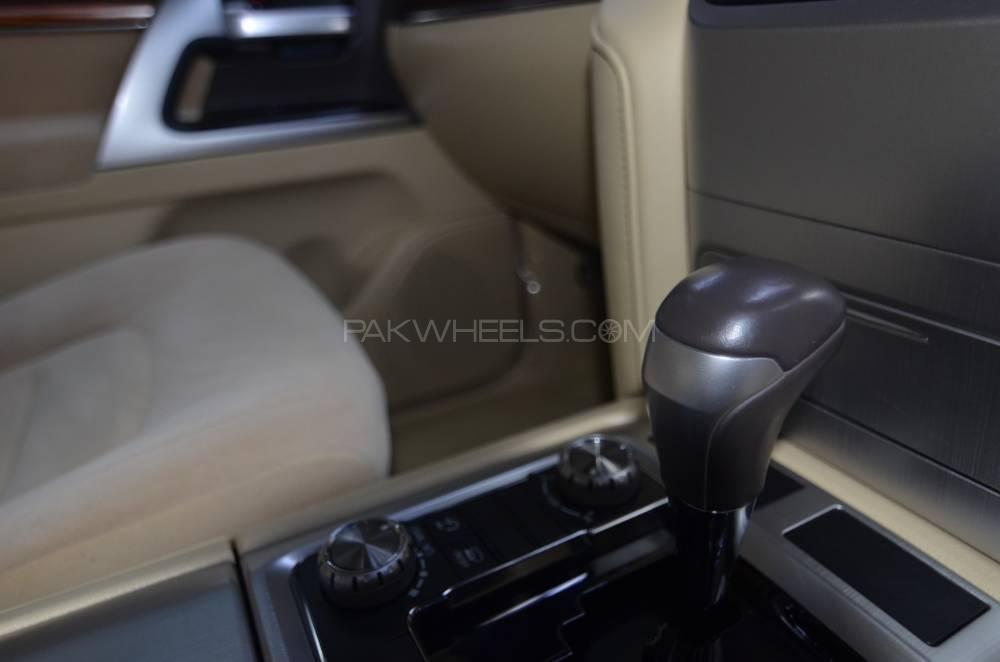 Toyota Land Cruiser 2017 for Sale in Lahore Toyota Land Cruiser 2017 for Sale in Lahore Image-13