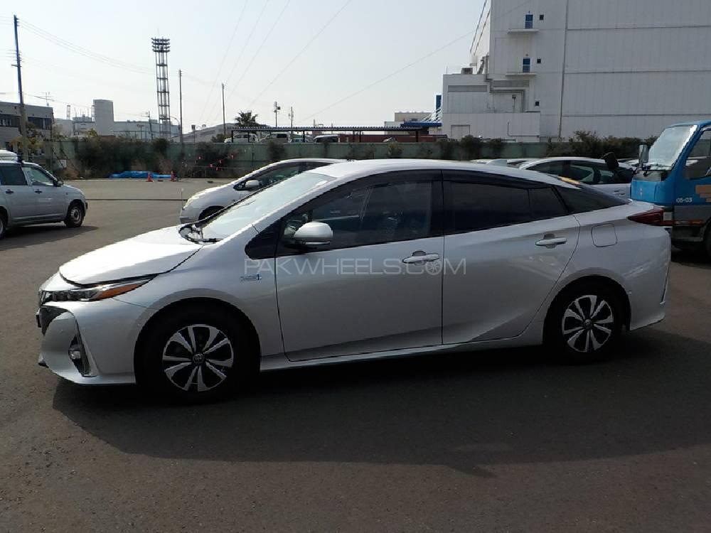 Toyota Prius 2017 for Sale in Karachi Toyota Prius 2017 for Sale in Karachi Image-5