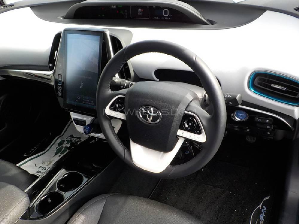 Toyota Prius 2017 for Sale in Karachi Toyota Prius 2017 for Sale in Karachi Image-10