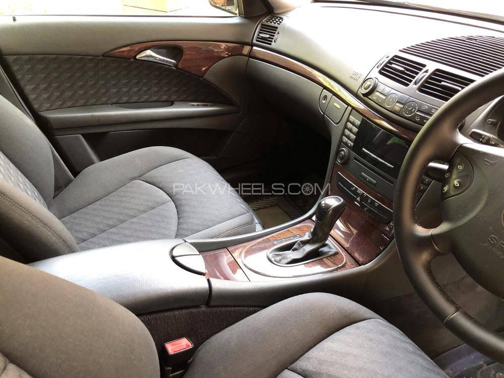 Mercedes Benz E Class 2004 for Sale in Lahore Image-1